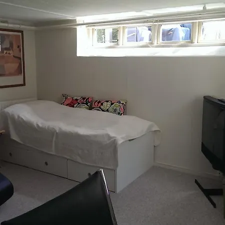 Friis Bed & Bath
